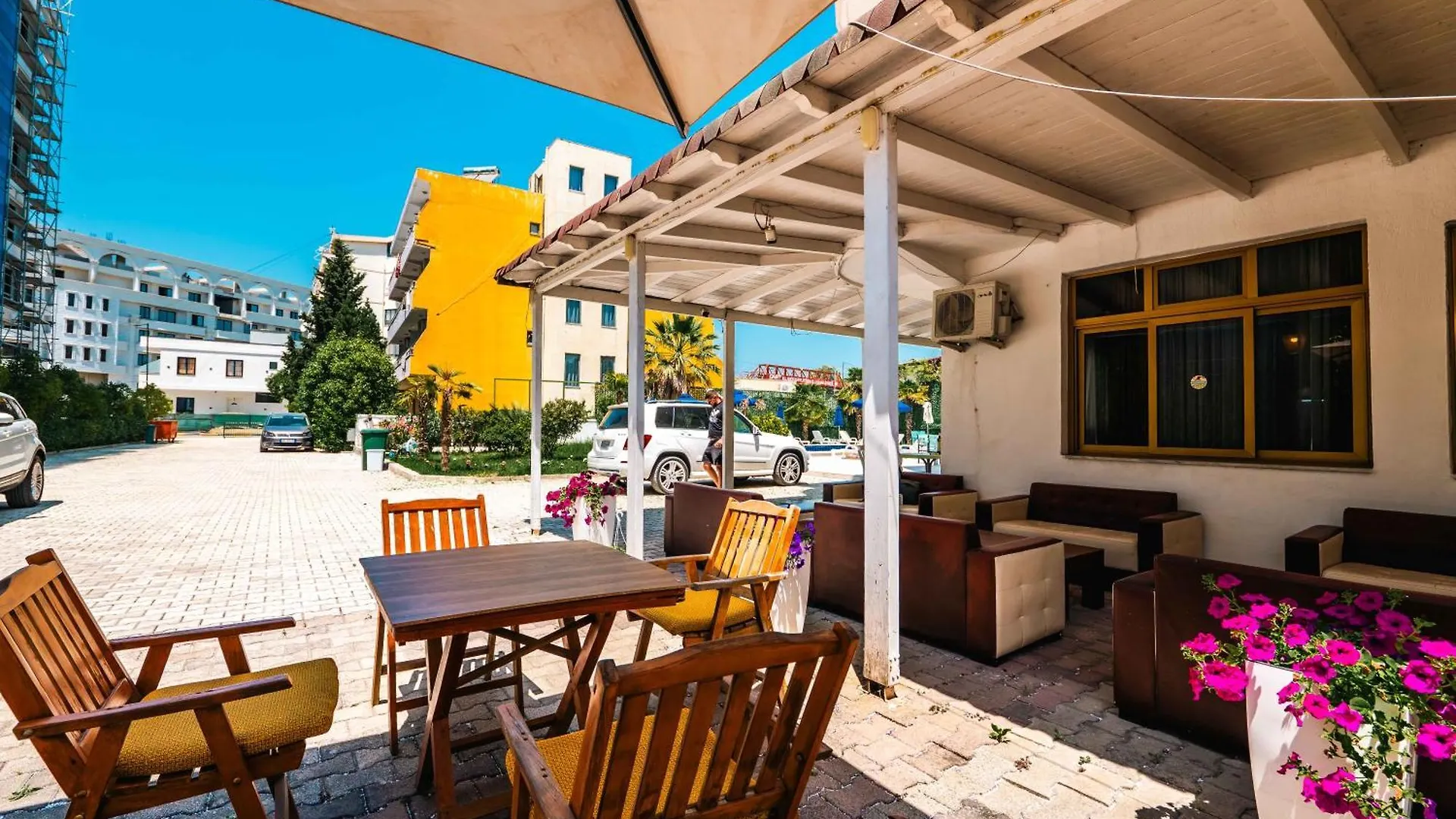 Lion Hotel Golem