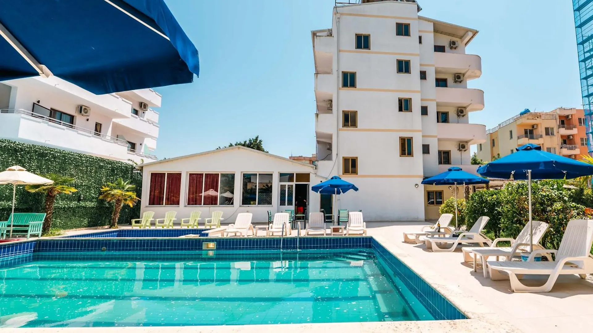 Lion Hotel Golem