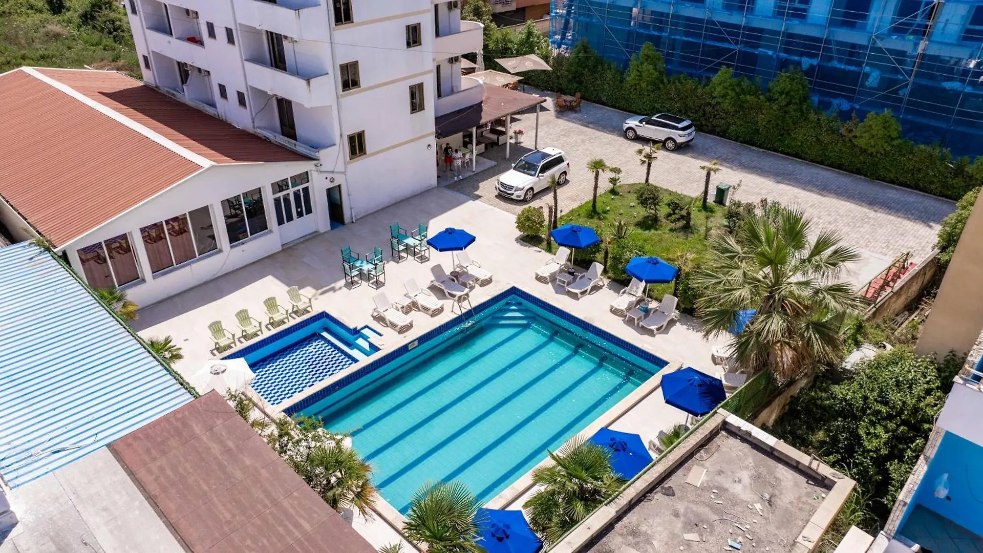 Lion Hotel Golem