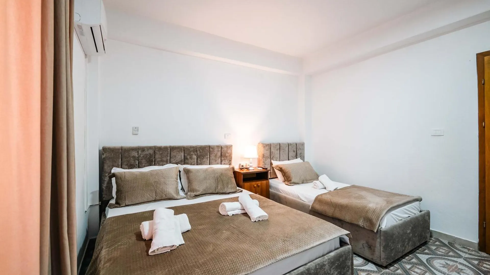 Lion Hotel Golem
